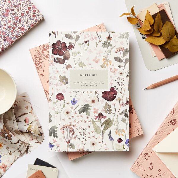Notizbuch mit gepresstem Blumenmuster
